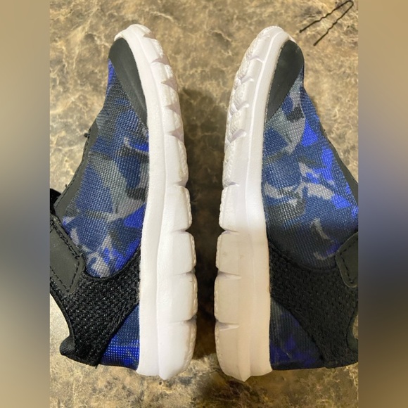 Champion Running Shoes Velcro Toddler size 6 - Picture 4 of 11